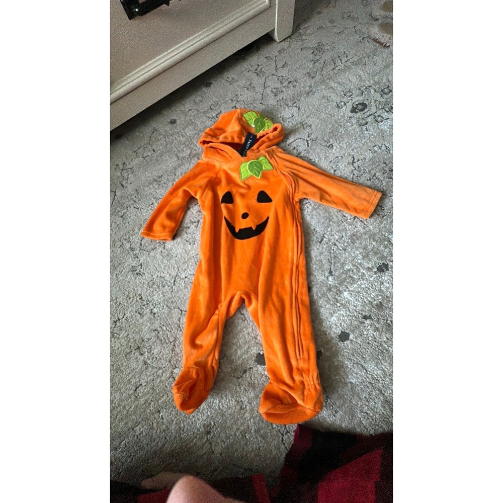 pumpkin velour footie new 3-6 months